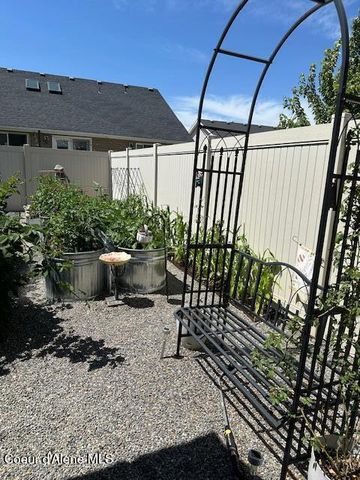 8778 N Salmonberry LOOP, Hayden, ID 83835