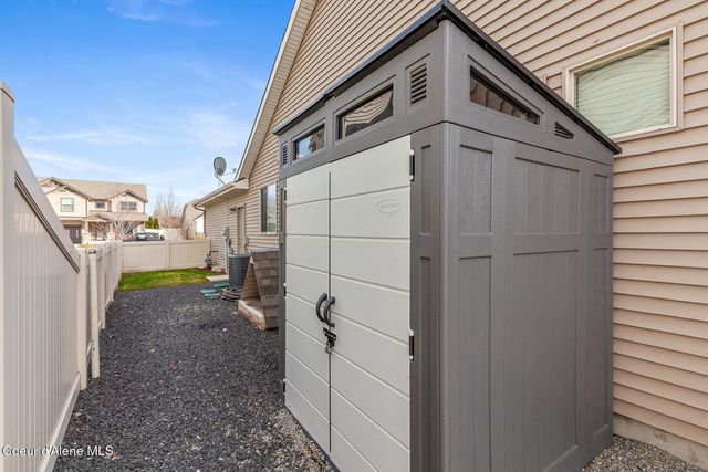 8778 N Salmonberry LOOP, Hayden, ID 83835