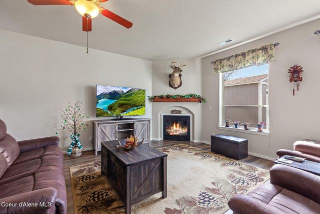 8778 N Salmonberry LOOP, Hayden, ID 83835