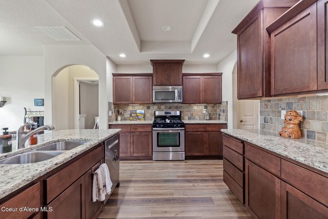 8778 N Salmonberry LOOP, Hayden, ID 83835