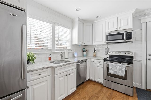 15 14th Ave, Wareham, MA 02571