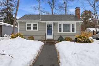 15 14th Ave, Wareham, MA 02571