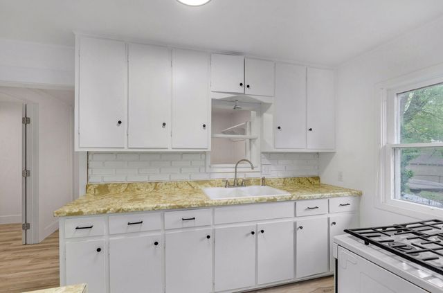 920 S Douglas Avenue, Springfield, MO 65806