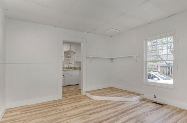 920 S Douglas Avenue, Springfield, MO 65806