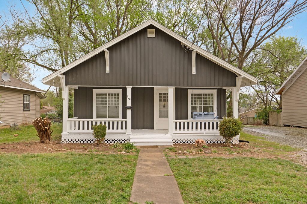 920 S Douglas Avenue, Springfield, MO 65806