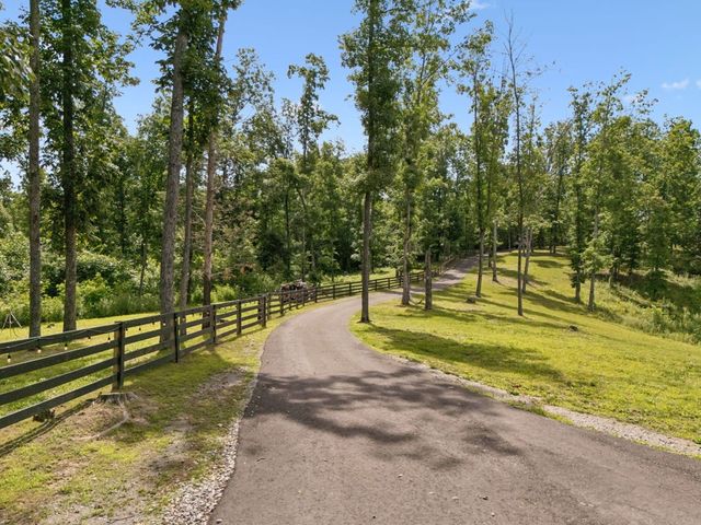 332 Southridge Rd, Hohenwald, TN 38462