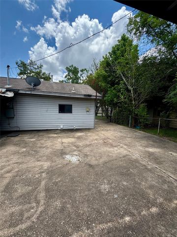 6018 W 43rd Street, Houston, TX 77092