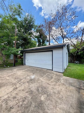 6018 W 43rd Street, Houston, TX 77092