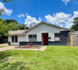 6018 W 43rd Street, Houston, TX 77092