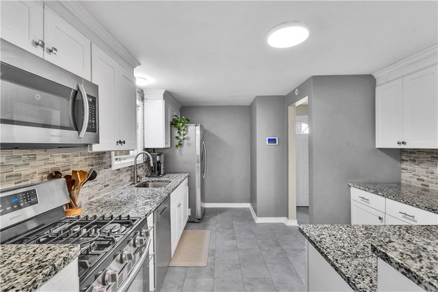 4956 Aspen St, West Mifflin, PA 15122