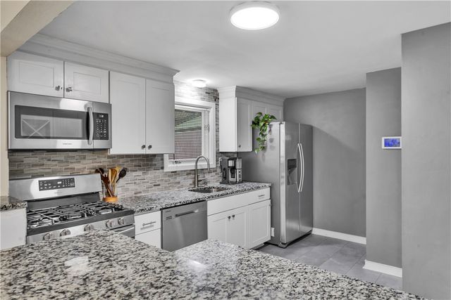 4956 Aspen St, West Mifflin, PA 15122