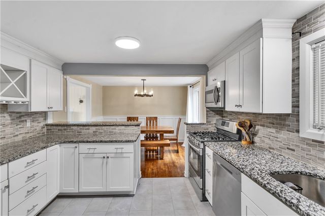 4956 Aspen St, West Mifflin, PA 15122