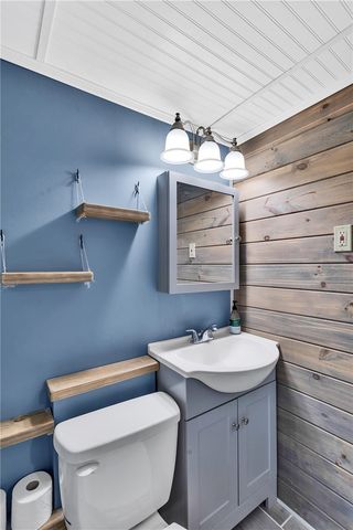 4956 Aspen St, West Mifflin, PA 15122