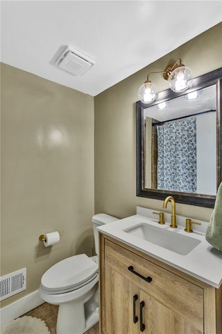 4956 Aspen St, West Mifflin, PA 15122