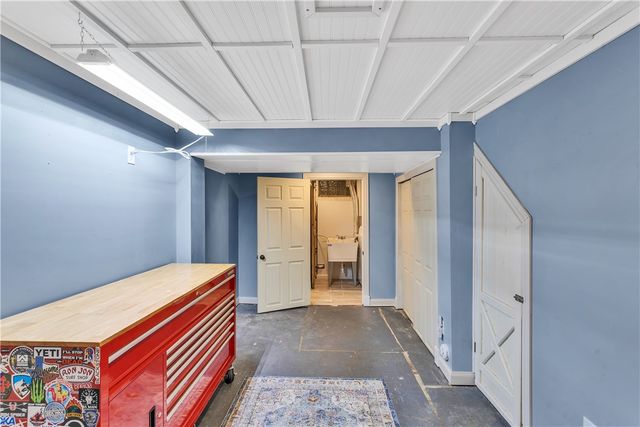 4956 Aspen St, West Mifflin, PA 15122