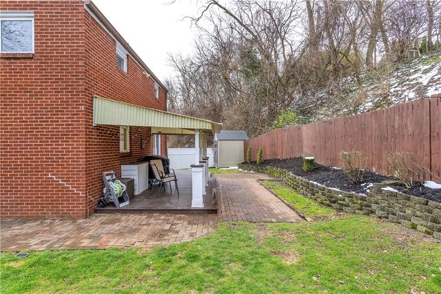 4956 Aspen St, West Mifflin, PA 15122