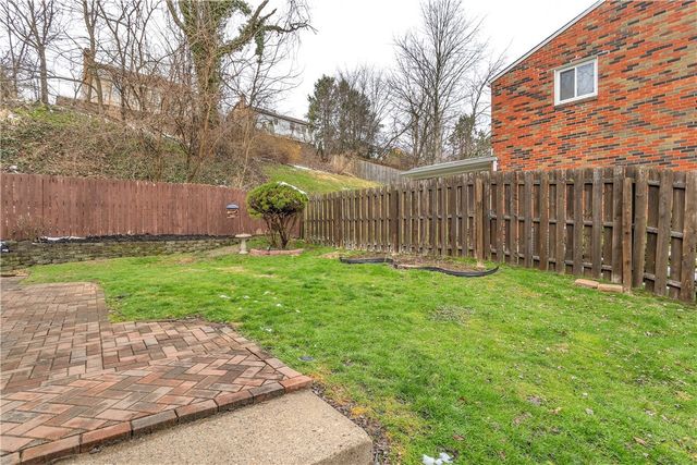 4956 Aspen St, West Mifflin, PA 15122