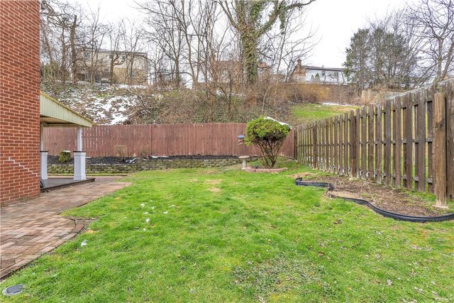 4956 Aspen St, West Mifflin, PA 15122