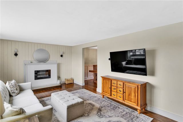 4956 Aspen St, West Mifflin, PA 15122