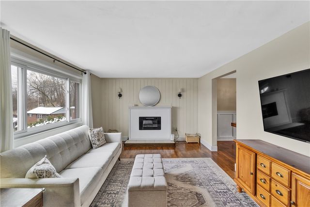 4956 Aspen St, West Mifflin, PA 15122