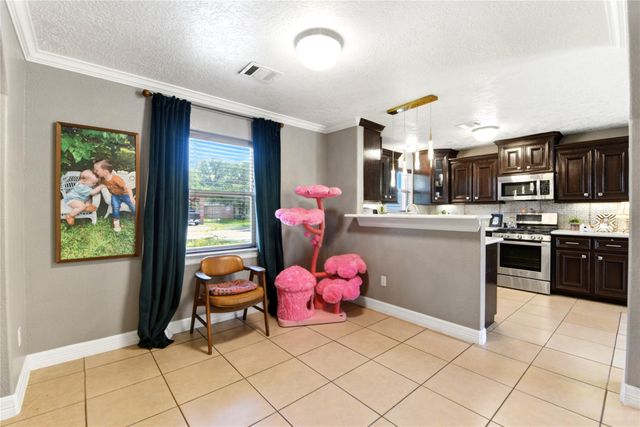 412 Inwood Drive, Baytown, TX 77521