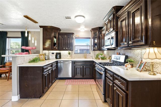 412 Inwood Drive, Baytown, TX 77521