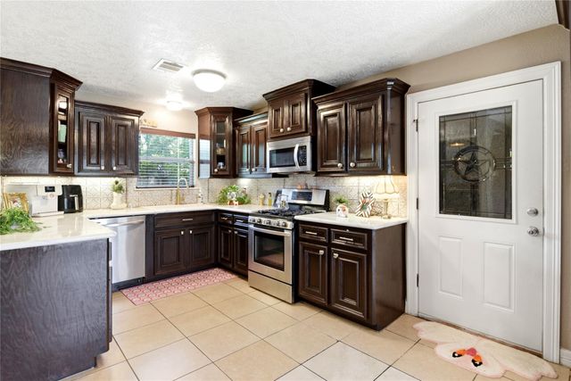 412 Inwood Drive, Baytown, TX 77521