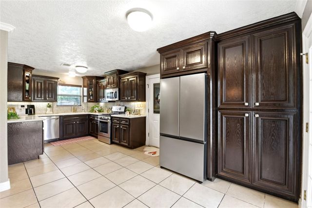 412 Inwood Drive, Baytown, TX 77521
