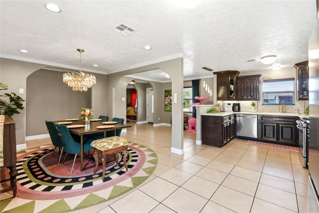 412 Inwood Drive, Baytown, TX 77521