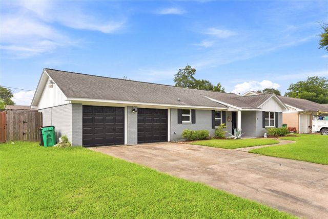 412 Inwood Drive, Baytown, TX 77521