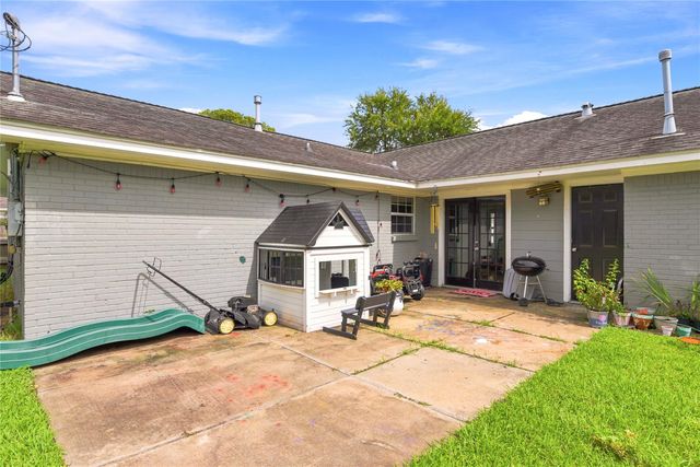 412 Inwood Drive, Baytown, TX 77521