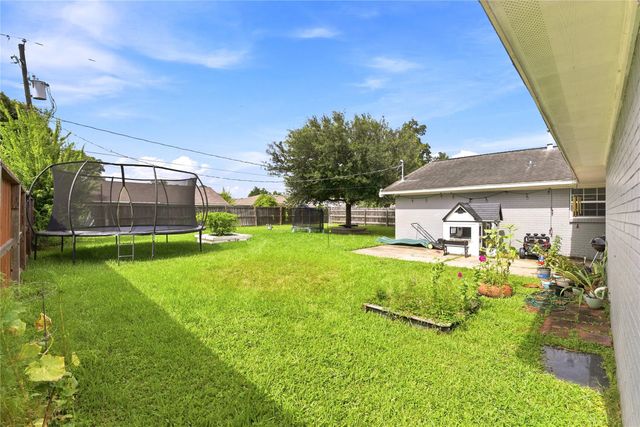 412 Inwood Drive, Baytown, TX 77521