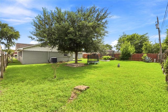 412 Inwood Drive, Baytown, TX 77521