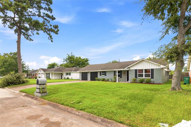 412 Inwood Drive, Baytown, TX 77521