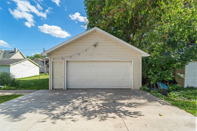 2812 Wood Street, Ames, IA 50014