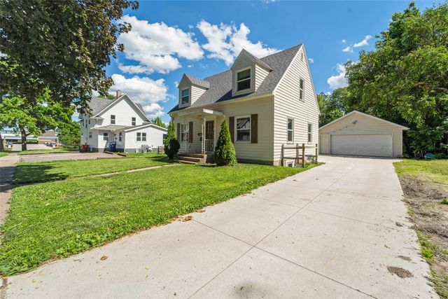 2812 Wood Street, Ames, IA 50014