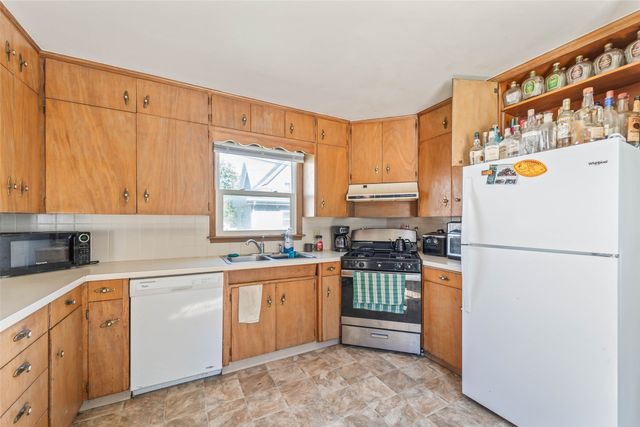 2812 Wood Street, Ames, IA 50014