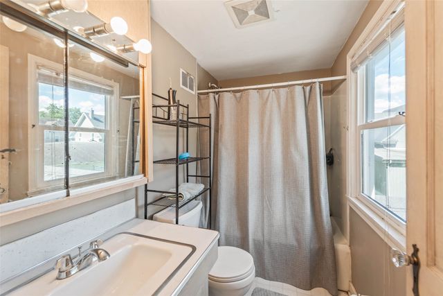 2812 Wood Street, Ames, IA 50014
