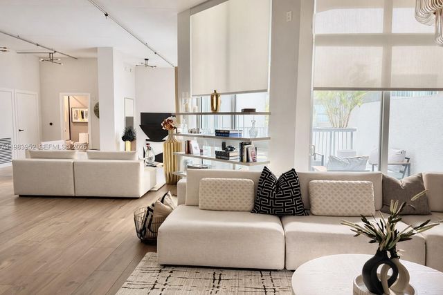 2100 Van Buren St 214, Hollywood, FL 33020