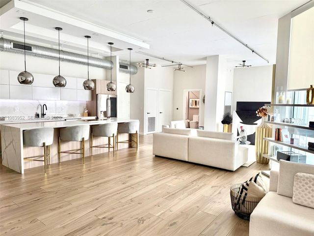 2100 Van Buren St 214, Hollywood, FL 33020