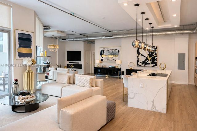 2100 Van Buren St 214, Hollywood, FL 33020