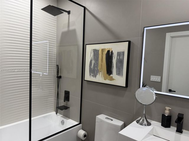 2100 Van Buren St 214, Hollywood, FL 33020