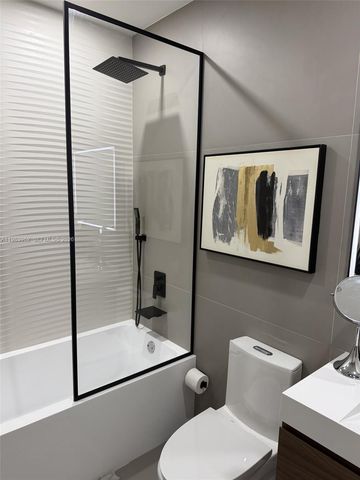 2100 Van Buren St 214, Hollywood, FL 33020