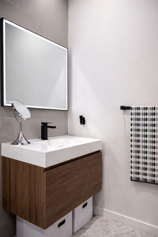 2100 Van Buren St 214, Hollywood, FL 33020