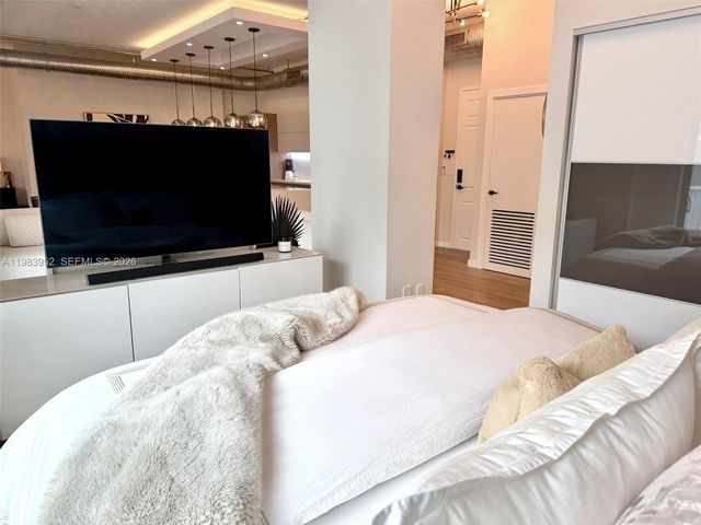 2100 Van Buren St 214, Hollywood, FL 33020