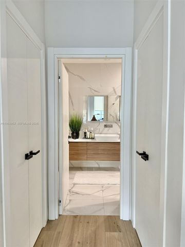 2100 Van Buren St 214, Hollywood, FL 33020