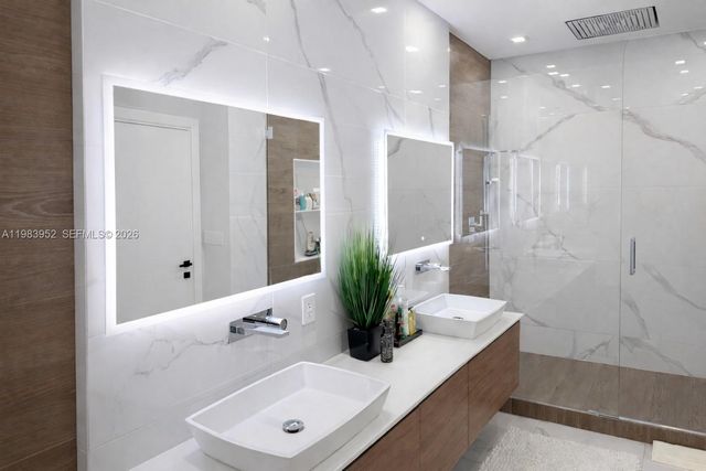 2100 Van Buren St 214, Hollywood, FL 33020