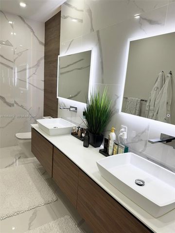 2100 Van Buren St 214, Hollywood, FL 33020