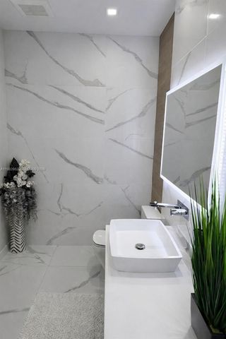 2100 Van Buren St 214, Hollywood, FL 33020