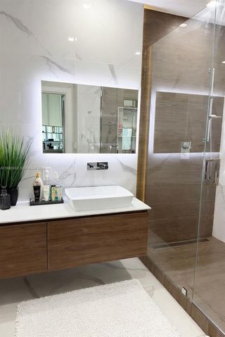 2100 Van Buren St 214, Hollywood, FL 33020